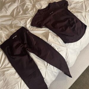 ON HOLD DO NOT BUY 
Impact Tshirt & leggings set